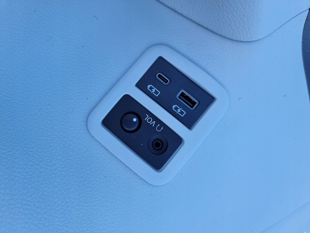 фото №9, Toyota sienna 2.5 hybrid xse limited обшивка багажника правый задняя 2021-