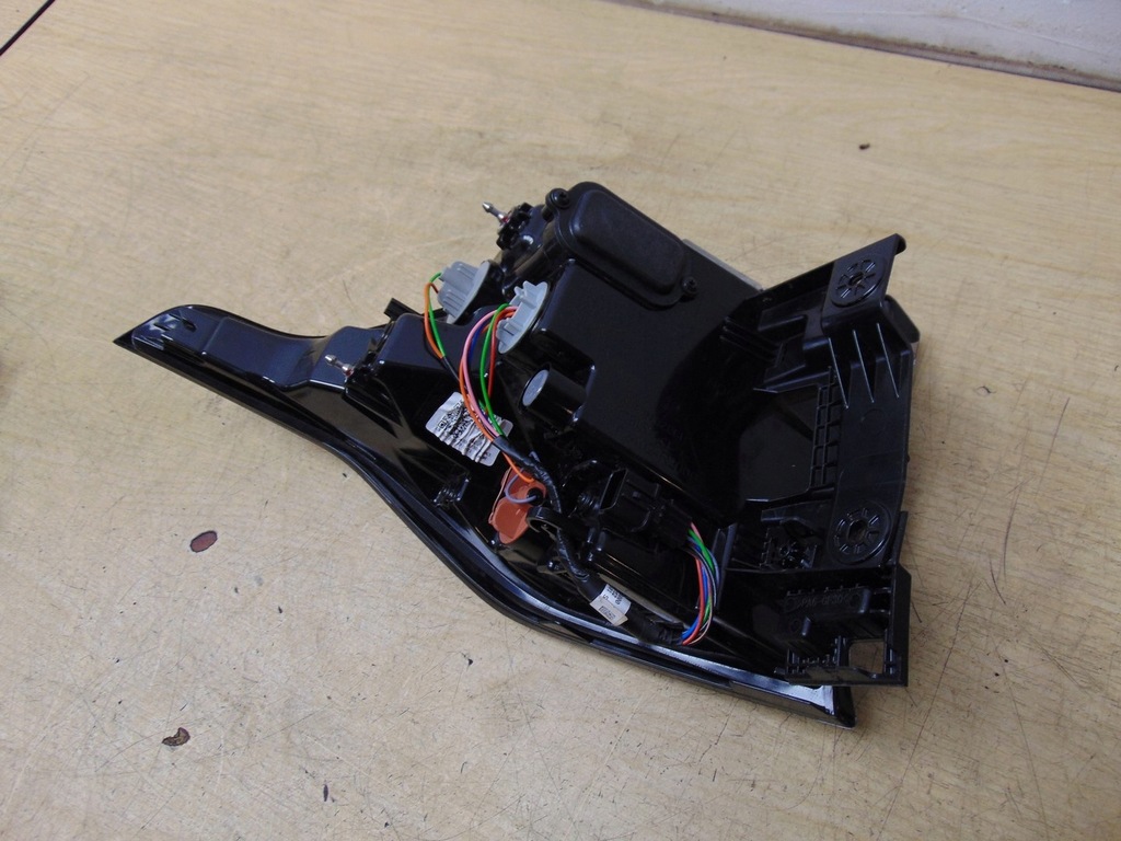 фото №12, Лампа правая задняя kia sportage v 92402r2000 europa