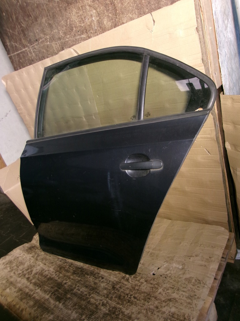 Дверь левая задний skoda rapid 2015r 1.2tsi седан Доставка