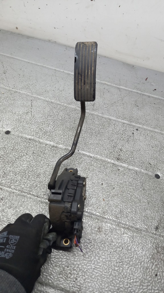 фото №1, Потенциометр газа mitsubishi space star 01r