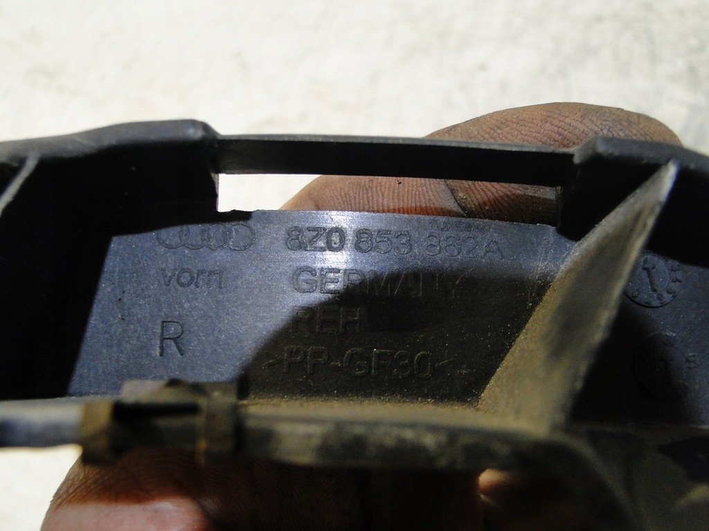 фото №7, Audi a2 напрямна бампера правий задня задній 8z0853862a