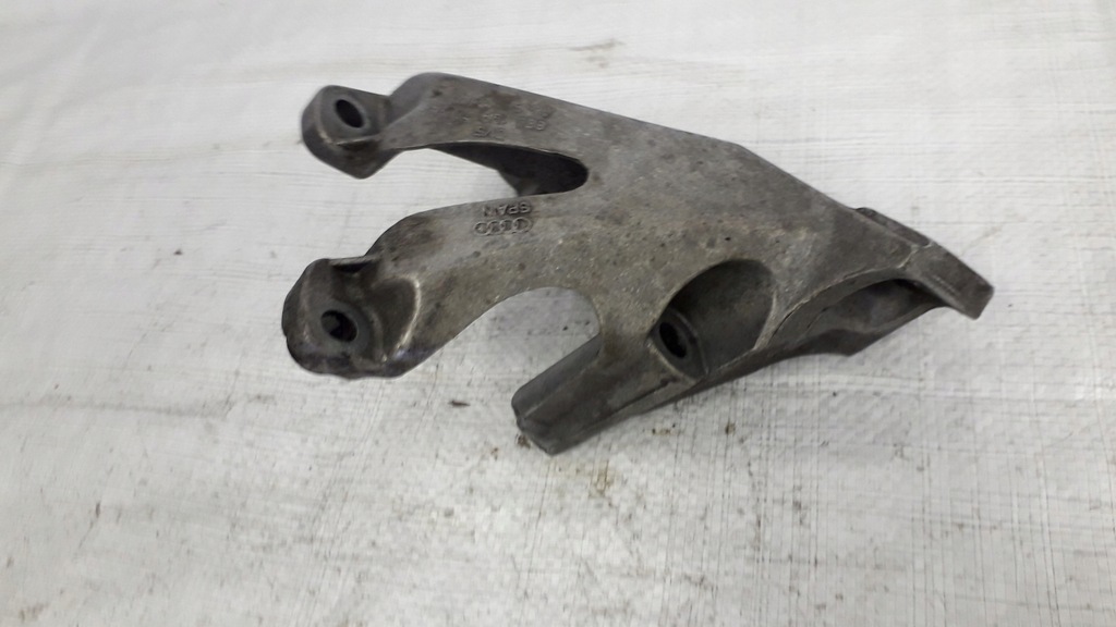 фото №7, Audi a4 b6 - кронштейн двигателя 8e0199307e