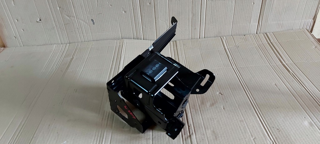 фото №1, Mercedes w204 w207 кронштейн аккумулятор