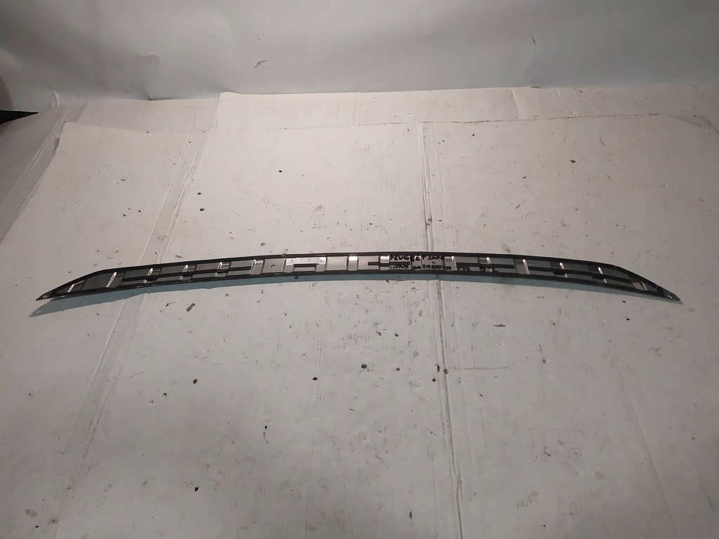 фото №10, Молдинг бампера задняя багажника peugeot 2008