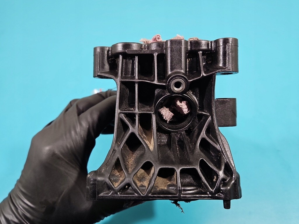 фото №8, Основание фильтра масла корпус vw caddy iv 05l115389ac 2.0 tdi