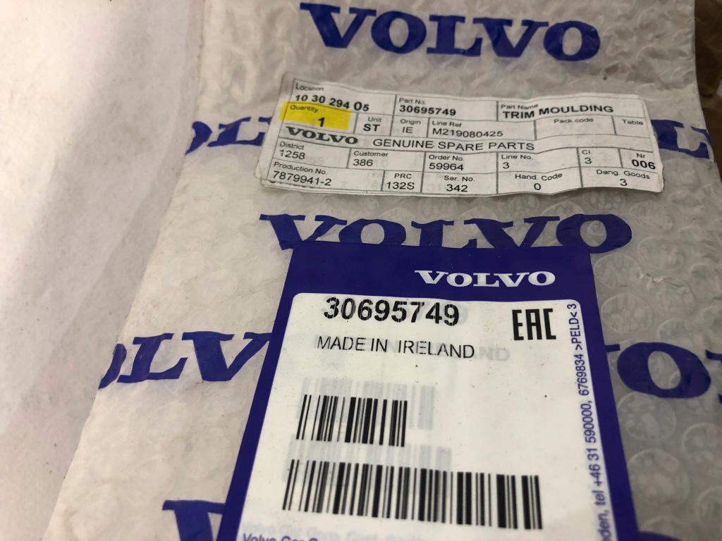 фото №7, Volvo xc90 r.design молдинг дверь правая