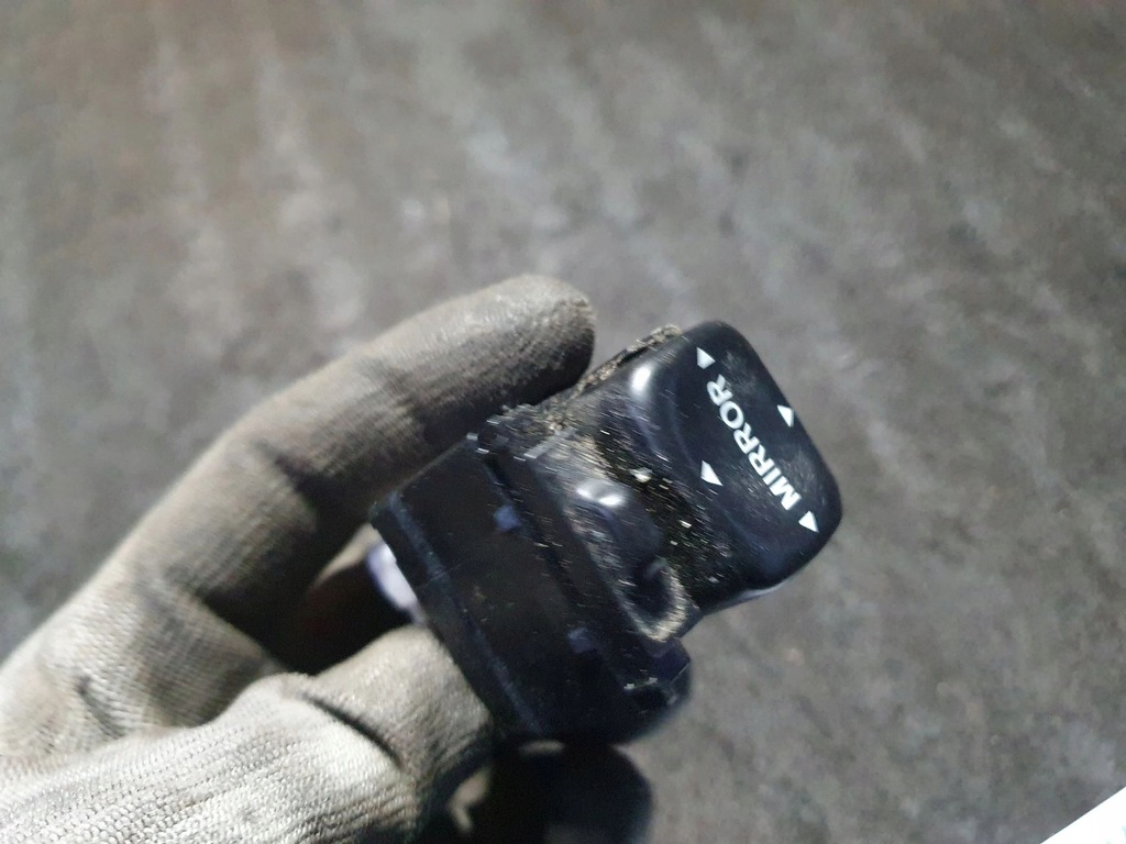 фото №6, Toyota yaris verso 2003 кнопка регулировки зеркал боковых