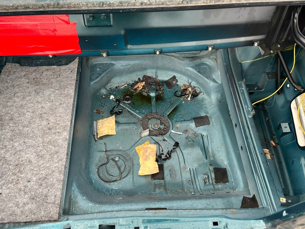 фото №11, Крила обшивка чверть права ліва pas задній задня mercedes w124 cabrio