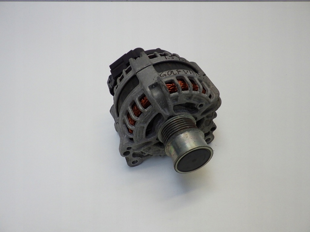 Купити Vw golf viii 5h0 1.5 tsi генератор 05e903026r