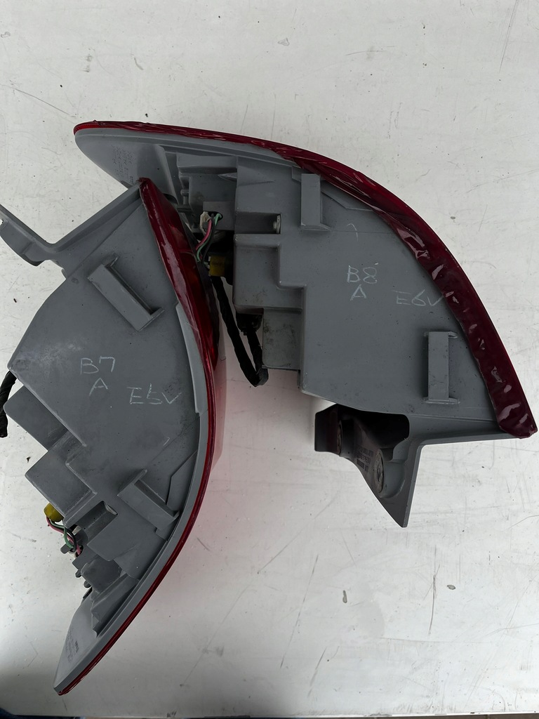 фото №12, Subaru impreza gh лампа ліва+ права задня комплект koito 220-20024