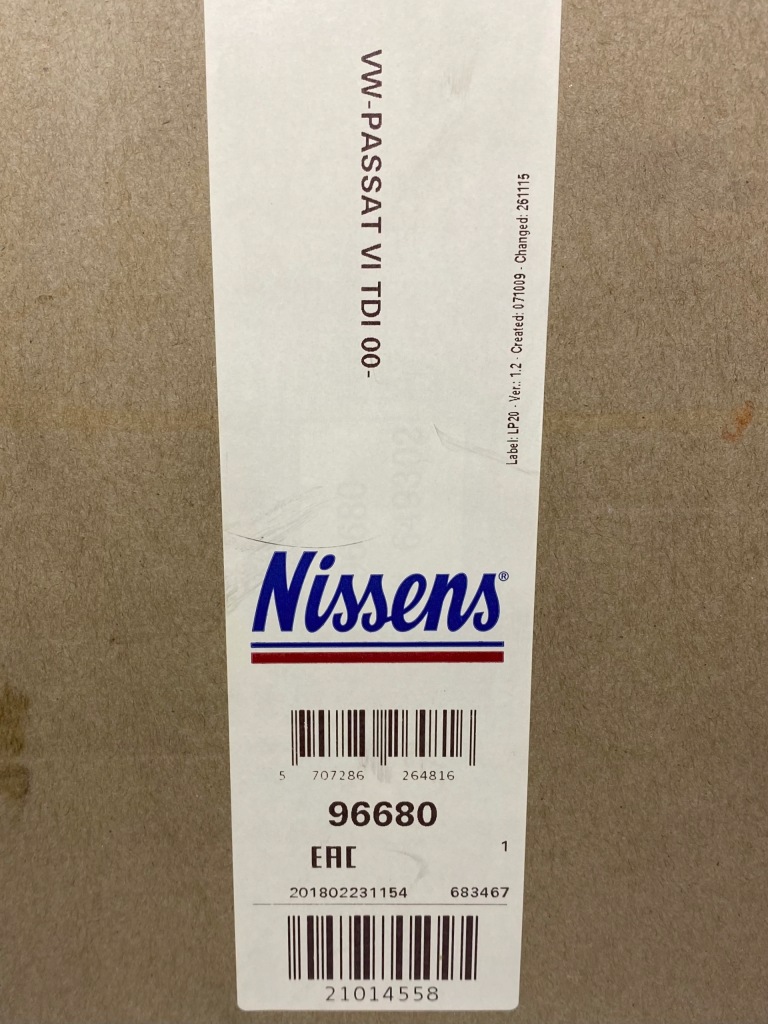 581984_e интеркулер интеркулер vw passat 00- 1. Оригинал