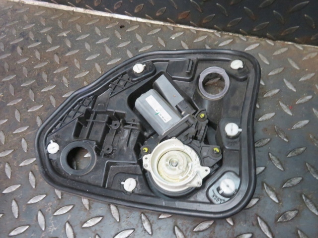 фото №1, Двигатель доводчик дверь audi a7 s7 4g8839003