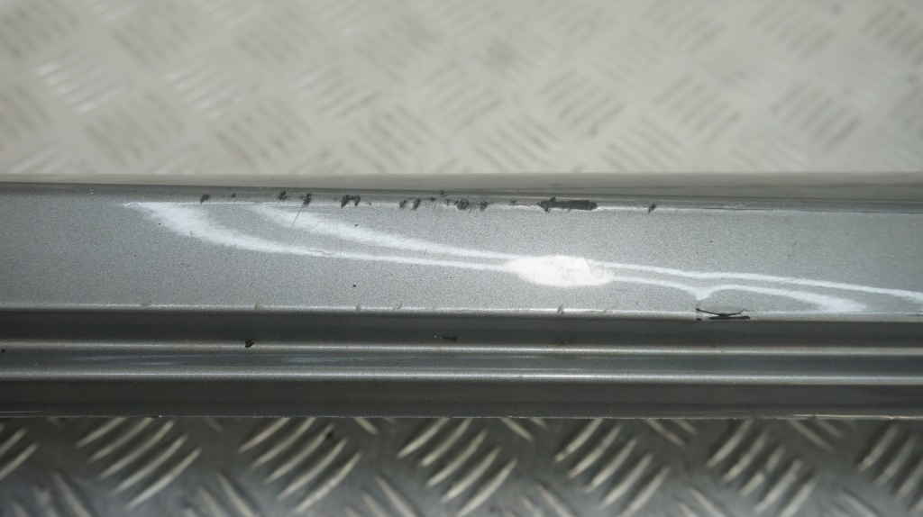 Накладка порога  правая mercedes w212 a2126900840 Оригинал