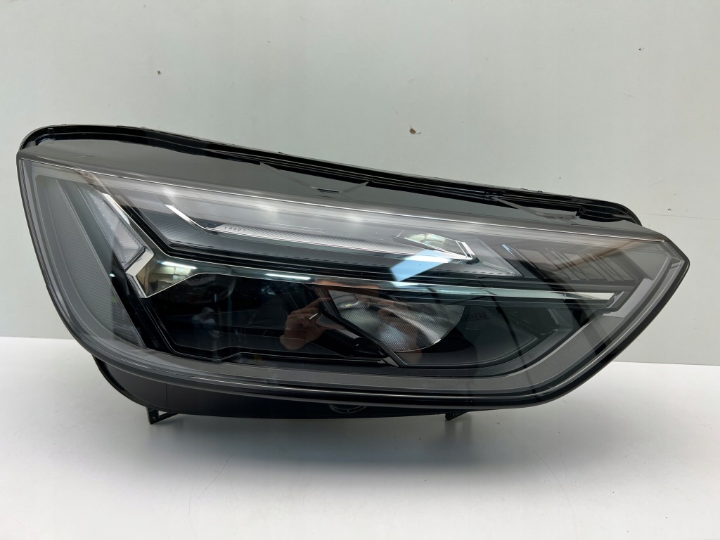 Купити Audi q5 80a рестайлінг  фара передня правий full led 21-