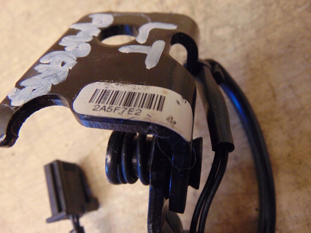 фото №4, Клипса поперечина левый задняя opel ampera 2011-2015