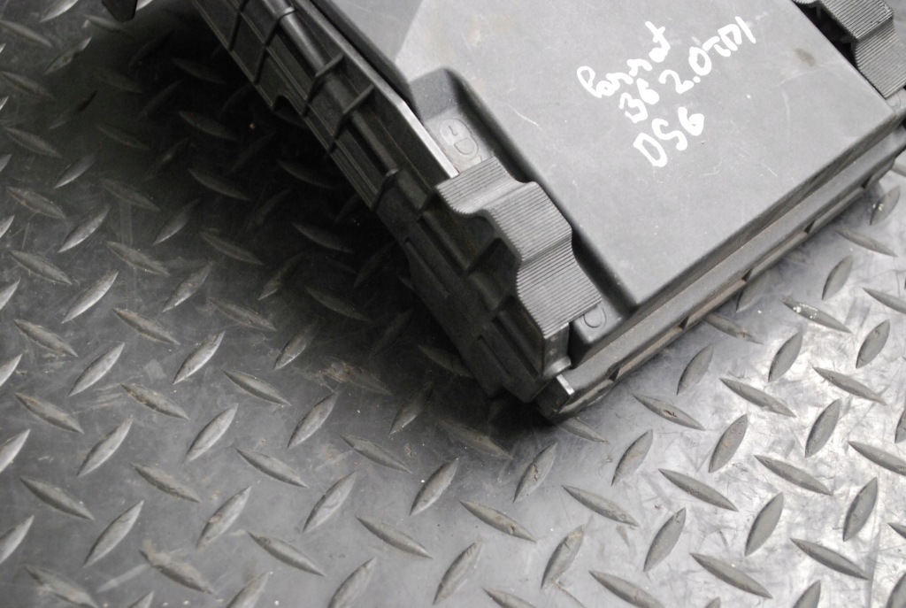 Кришка запобіжників vw passat b6 1k0937132f в Україні