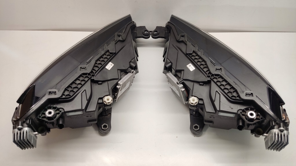 Skoda superb 3 рестайлінг  3v full led комплект лампа перед 3v1941015d, 3v1941016d Зі Шроту