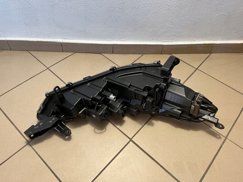 фото №16, Лампа передняя перед левая toyota corolla cross full led 16-184