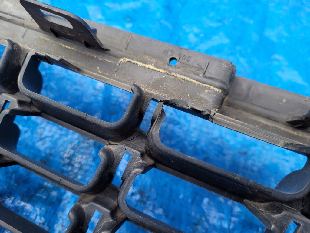 фото №11, Opel-części | astra j решётка решётка радиатора средняя бампера перед 13266567