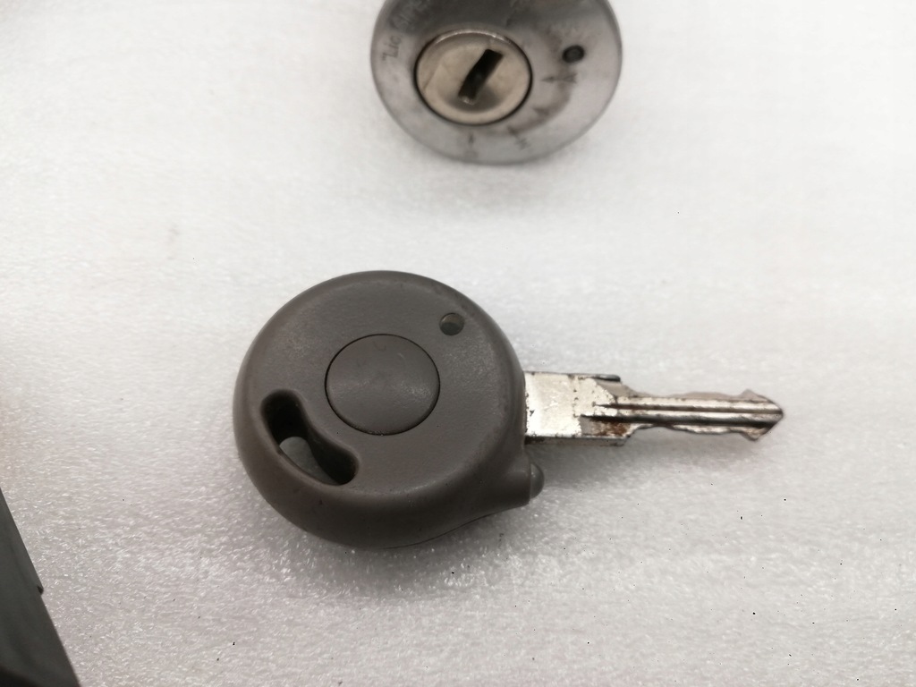 фото №7, Renault twingo i замок зажигания ключ колодка замок крышки вкладка