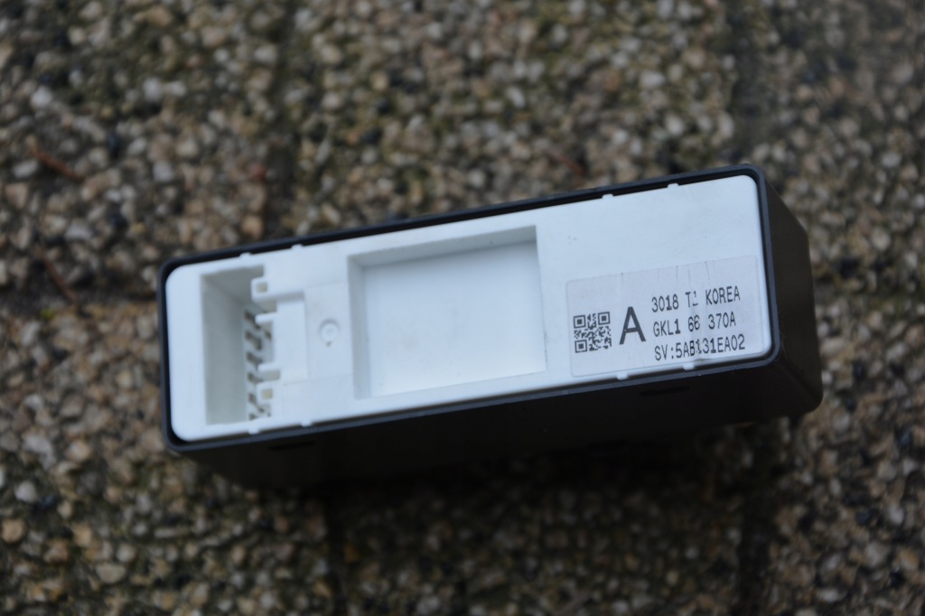 фото №4, Кнопка регулювання вікон передній mazda 6 vi gkl166370a