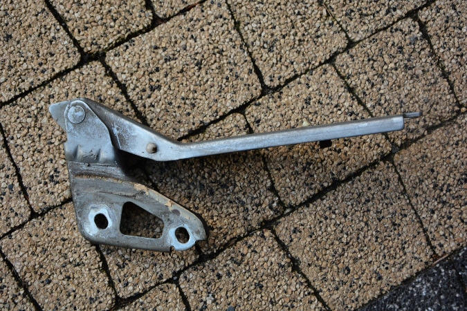 фото №1, Петля капот правий audi q7 3,0tdi 4l0823302