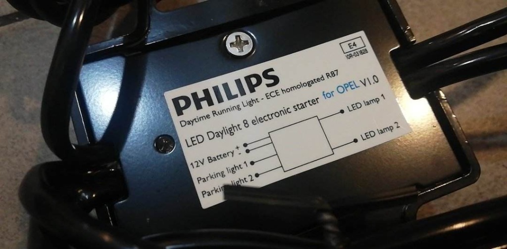 Opel corsa d ліхтарі  денні ходові вогні led ліва drl Зі Шроту