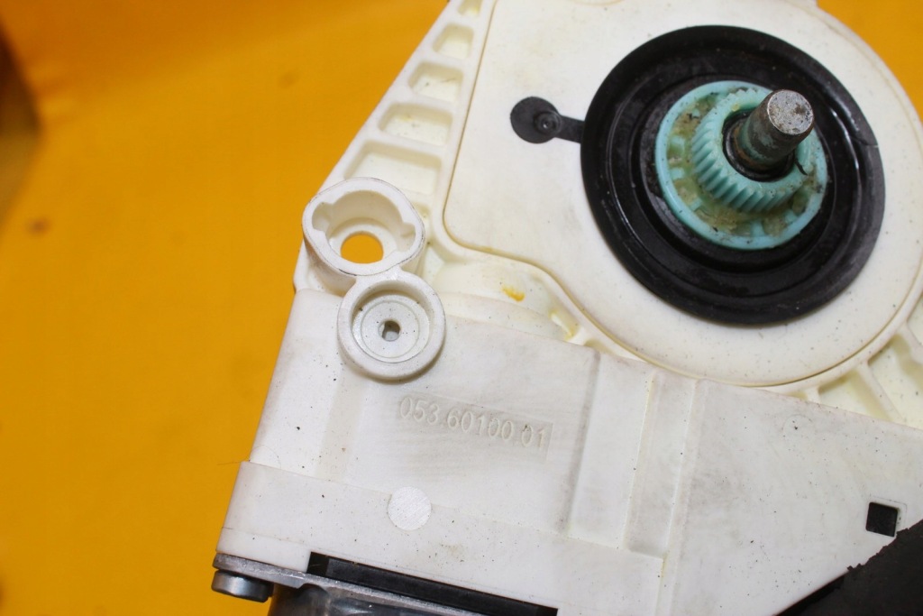 фото №8, Моторчик вікон правий перед a6 c6 4f0959802d