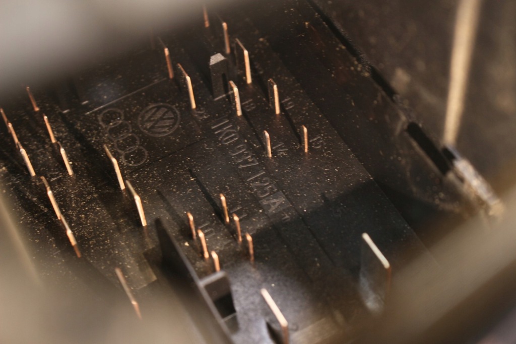 фото №7, Коробка корпус предохранителей vw touran i 2.0 tdi