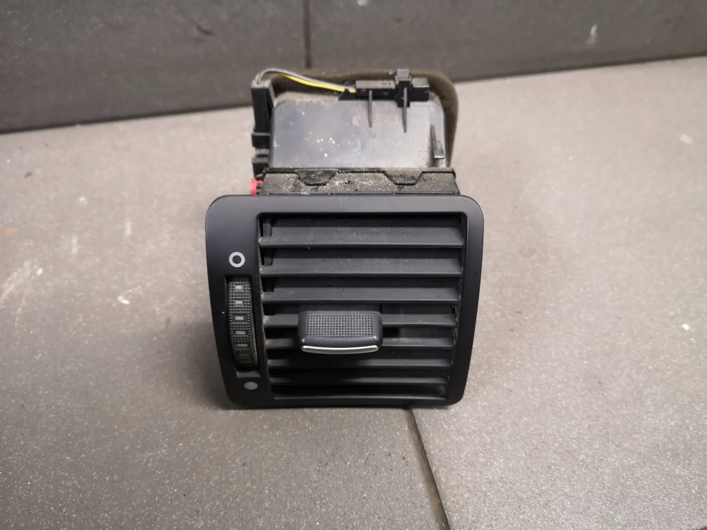 фото №1, Решітка обдув права audi a8 d2 4d0820902j