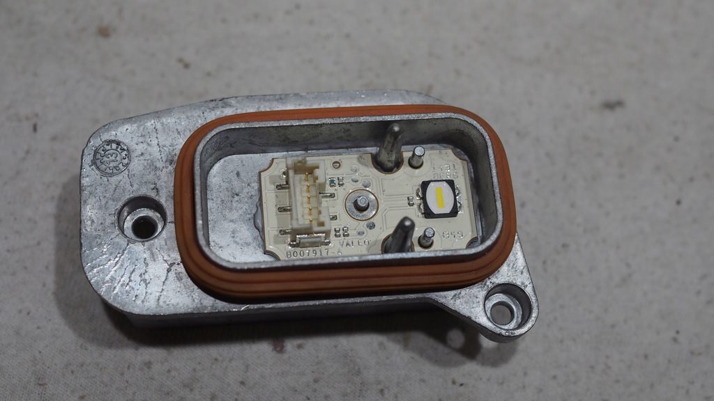 фото №1, Bmw i3 i01 модуль led drl дневные сторона правая правый 90034376