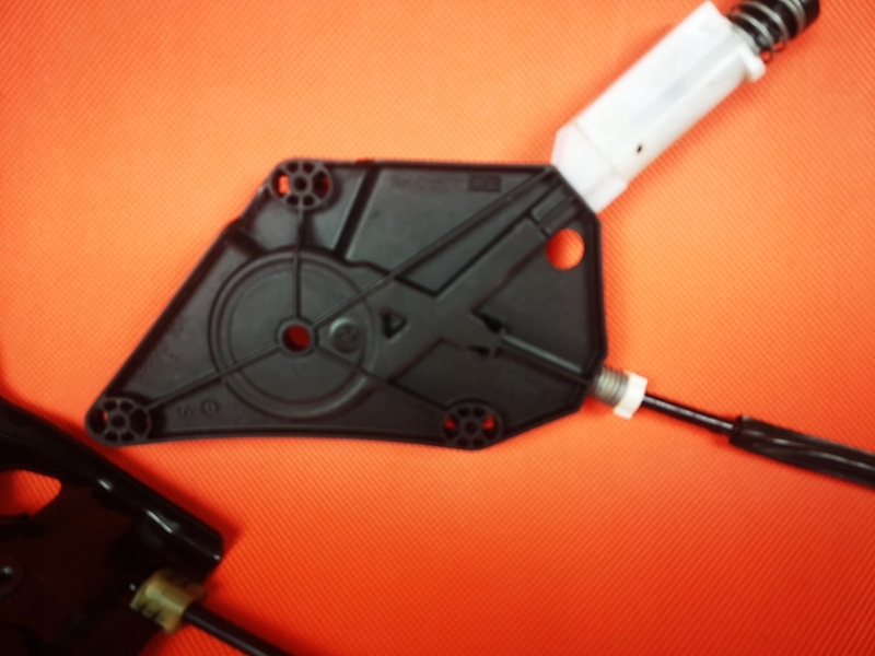 фото №6, Audi tts tt 8s coupe направляющая стекло правая двигатель 8s0837462 / 5q0959801b