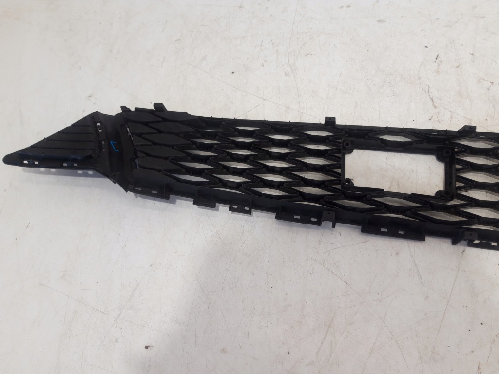 фото №13, Kia оригинальный номер 86561-j7710 решётка бампера gtline