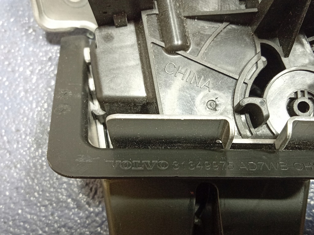 фото №6, Volvo xc60 ii xc40 замок крышки багажника доводчик 31349975