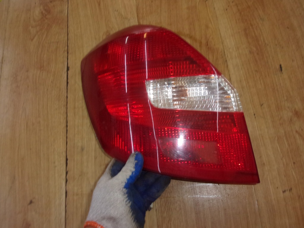 фото №1, Skoda fabia ii лампа левая задняя europa lift hb