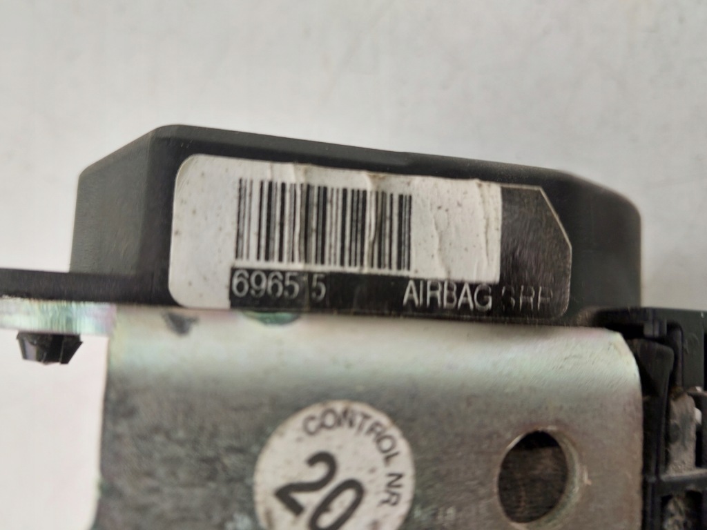 Pas безопасности правый перед 696515a renault trafic ii opel vivaro b Доставка