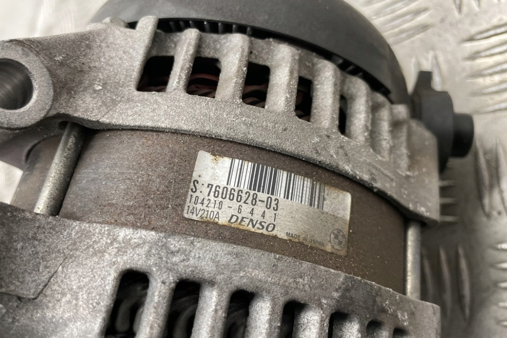 Генератор bmw 5 f10 7606628 4.4l бензиновий 412kw 2013 Зі Шроту