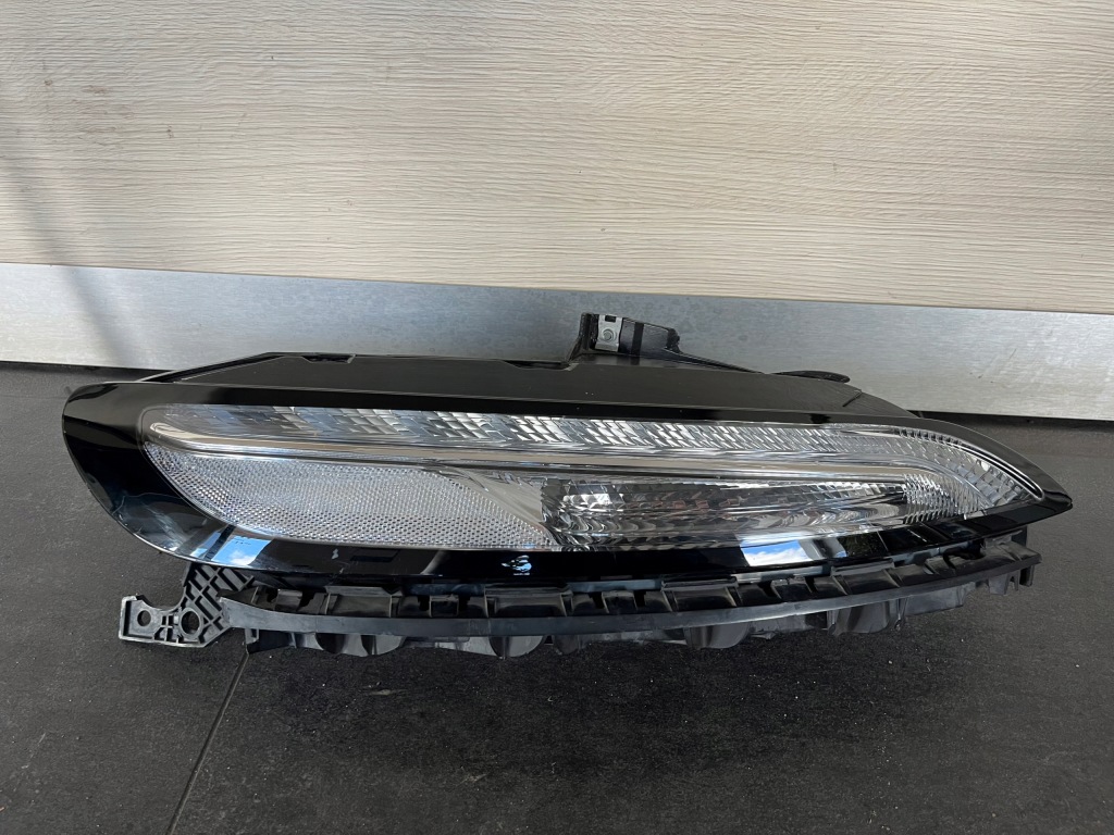 Купить Фара правый  drl led jeep cherokiee 68157104ao