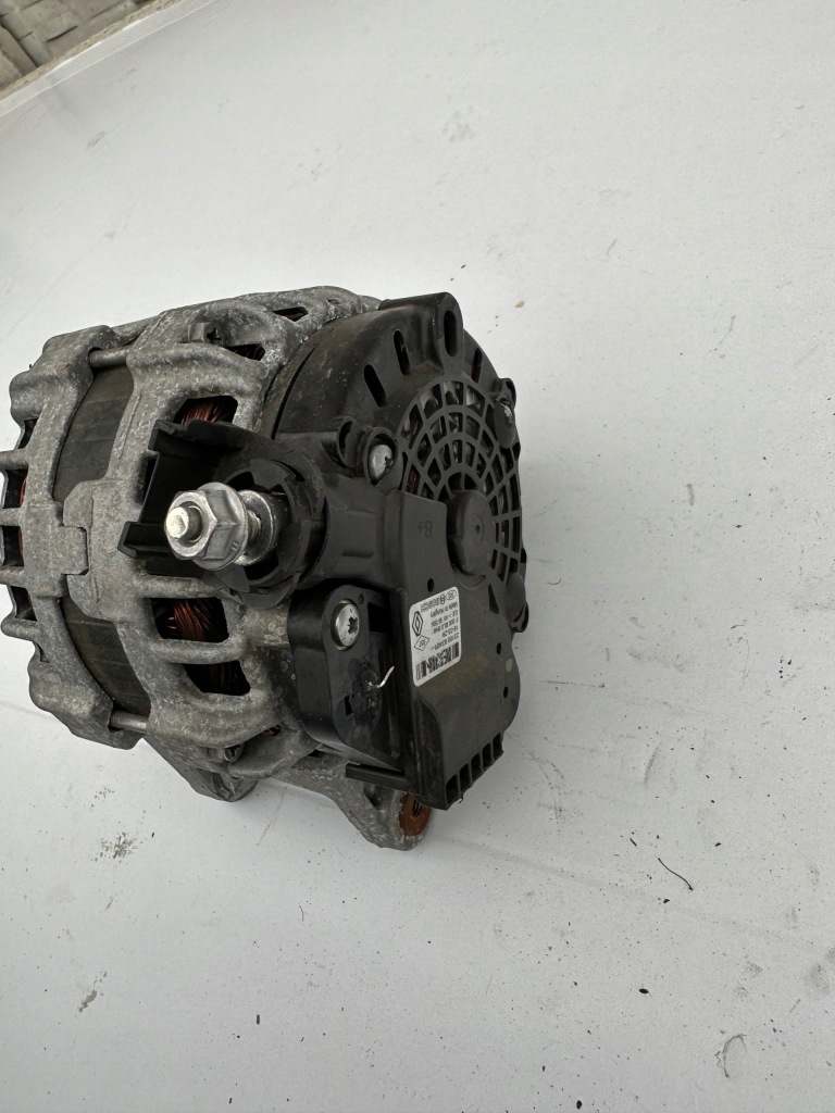 Escpace v генератор 1,8tce 231008246r Доставка