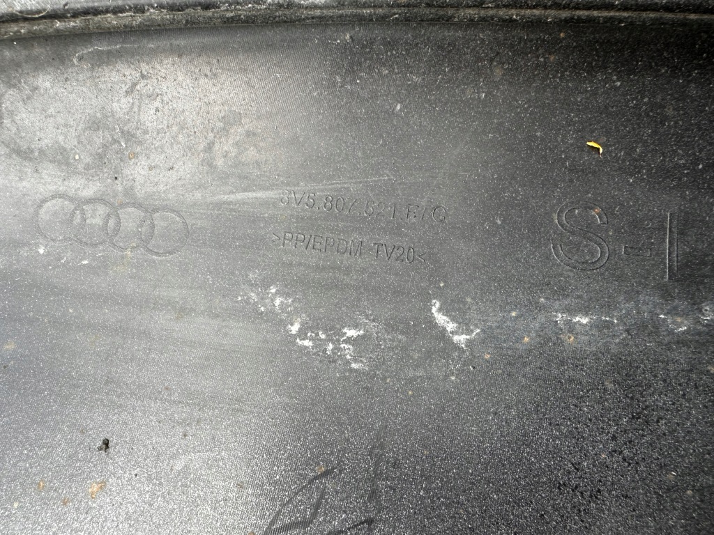 Дифузор спойлер бампера задня 8v5807521f audi a3 8v в Україні