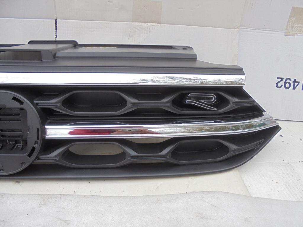 фото №2, Решётка радиатора решётка радиатора эмблема r vw t-roc 2ga 2ga853653h lift 21- gliwice slask