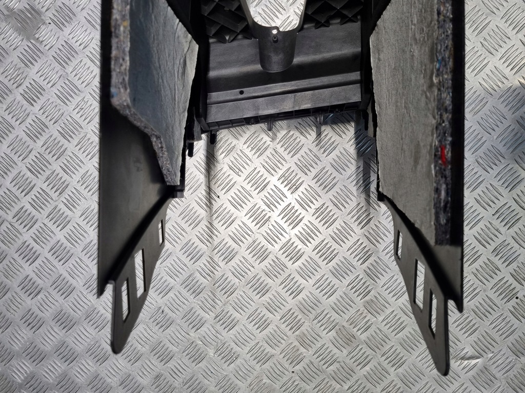 фото №10, Bmw f45 f46 тунель середній підлокітник 1278932