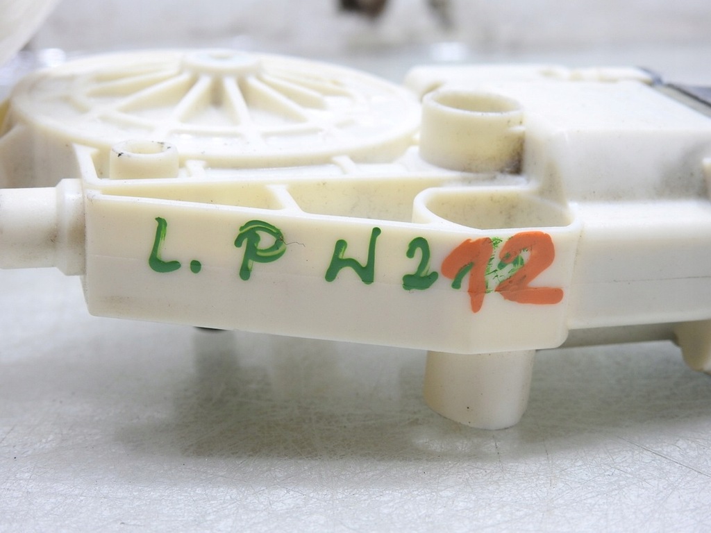 фото №6, Моторчик опускания стекло левый перед w212