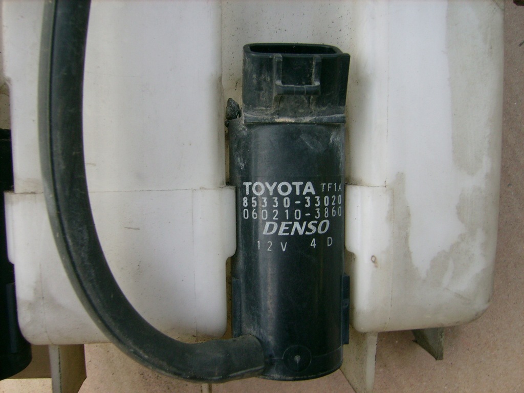 фото №9, Бак омывателя насос toyota avensis verso 01-03r 2.0 d4d 060851-073
