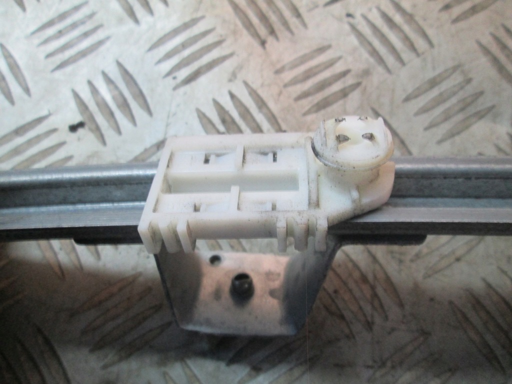 фото №4, Направляющая стекло направляющая левый перед opel meriva a 03-