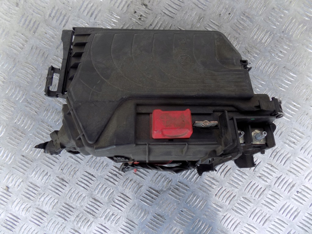 фото №1, Mercedes w176 корпус предохранителей