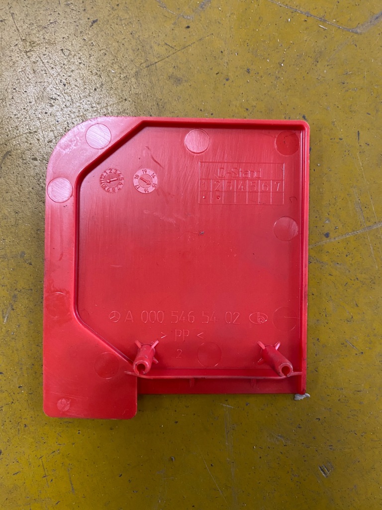 Заглушка клеми plus акумулятор mercedes infiniti в Україні