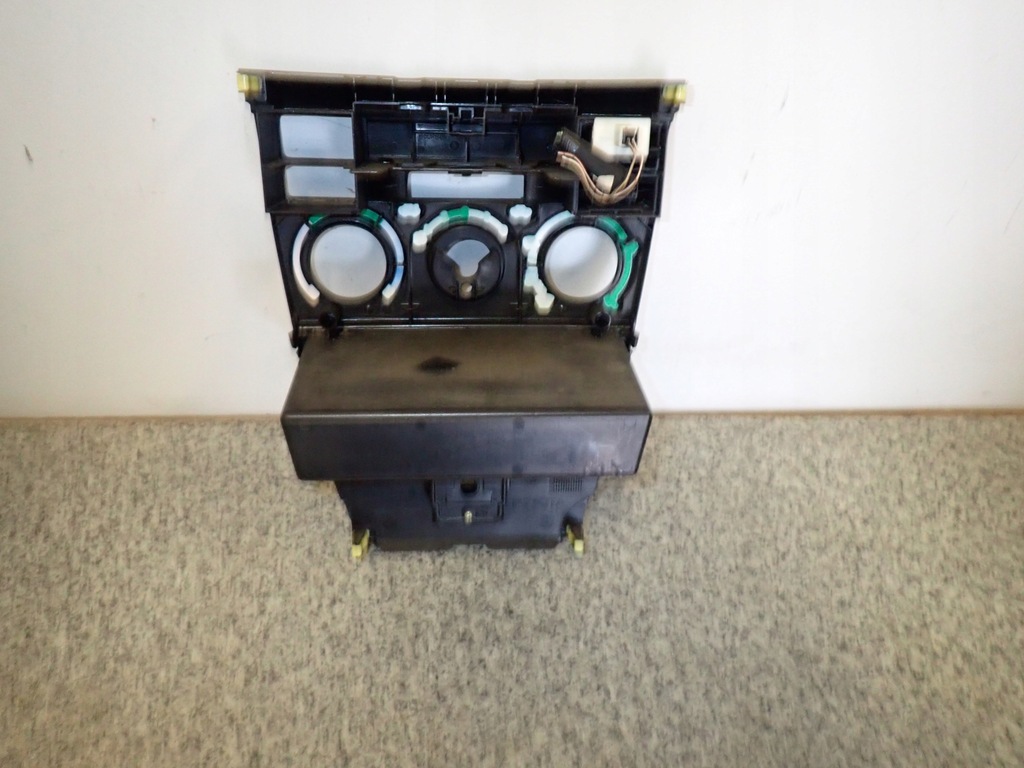 фото №7, Toyota corolla e12 02- панель консоль бардачок