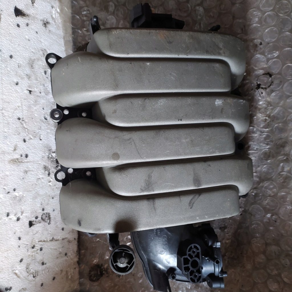 фото №1, Колектор всмоктуючий audi a4 b7 3.2 fsi 06e133210f