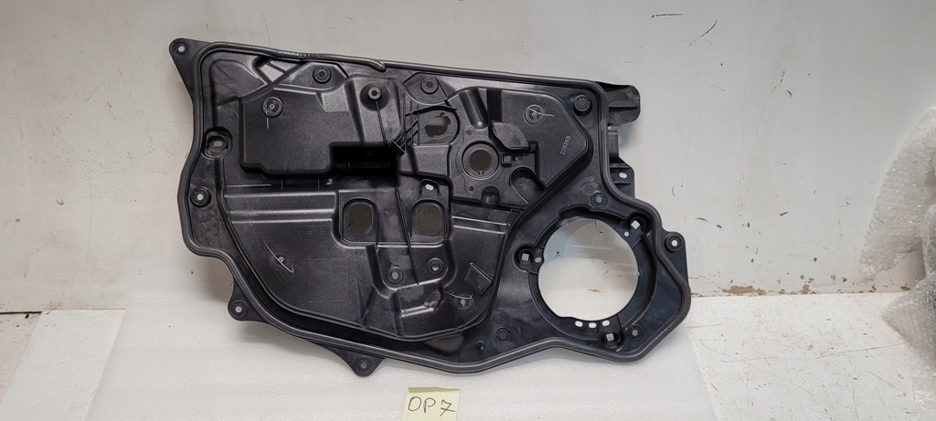 фото №1, Шумоизоляция защита дверь кронштейн механизма правый перед mazda cx-5 ii